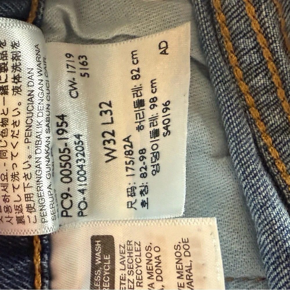 Levi’s‎ 501 Original Fit Button-Fly Jeans – Medium Wash Size: W32 L32